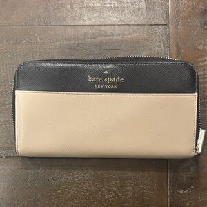Kate Spade Black and Cream Zip Wallet